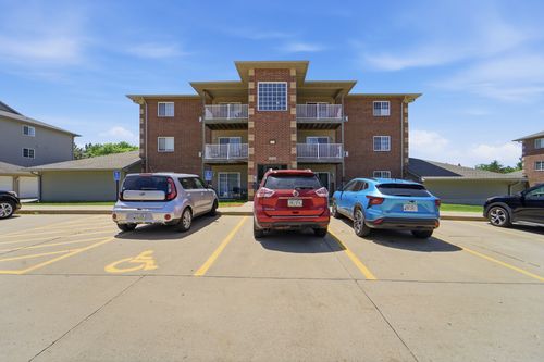 8-4130 100th St, Urbandale, IA, 50322-2069 | Card Image