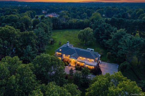 5 Farmwoods Ln, Glen Head, NY, 11545-2731 | Card Image