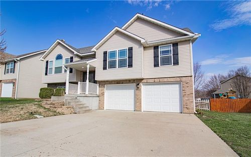 1321 Fawn Ln, Warrensburg, MO, 64093-7855 | Card Image