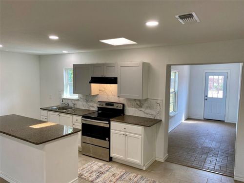 100 Burl St, Corinth, TX, 76208-4830 | Card Image