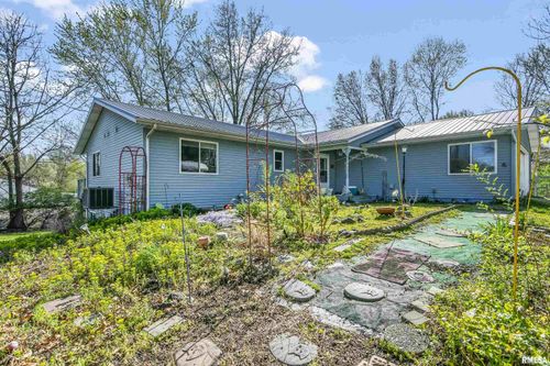 513 N 3rd St, Riverton, IL, 62561-8161 | Card Image