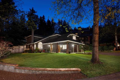 3121 Duchess Ave, North Vancouver, BC, V7K3B7 | Card Image