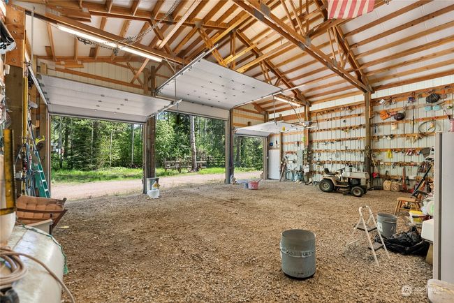 Gravel floor, tall ceiling | Image 31