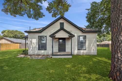 400 Matt Ln, Arlington, TX, 76012-3747 | Card Image