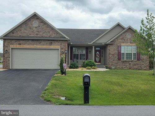 122 Balmoral Ln, MARTINSBURG, WV, 25404-1674 | Card Image