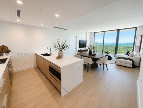 1503-2411 Laguna Cir, North Miami, FL, 33181 | Card Image