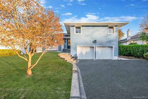 64 Hedgerow Ln, Jericho, NY, 11753-1717 | Card Image