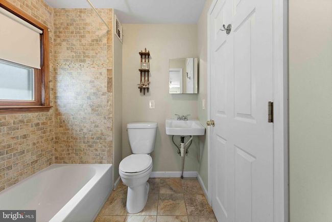 215 W 23 Rd St, House other with 3 bedrooms, 1 bathrooms and null parking in SHIP BOTTOM NJ | Image 26
