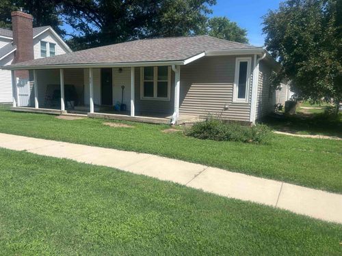 512 E Main St, Haven, KS, 67543-9243 | Card Image