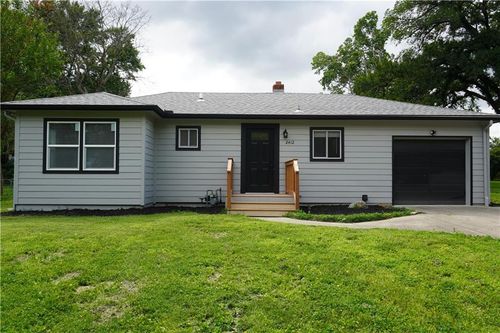 2412 Queen Ridge Dr, Independence, MO, 64055-2029 | Card Image