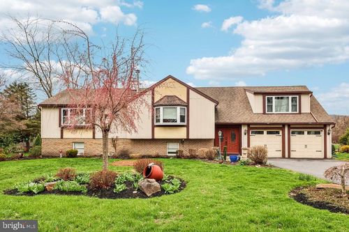 23 W Conestoga Rd, ELVERSON, PA, 19520-9412 | Card Image