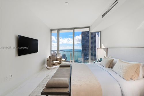 3905w-300 Biscayne Boulevard Way, Miami, FL, 33131 | Card Image