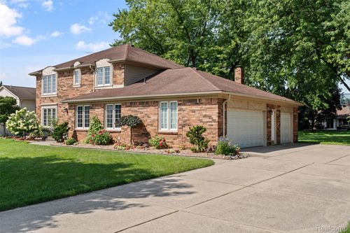 46959 Spruce Dr, Shelby Township, MI, 48315-5163 | Card Image