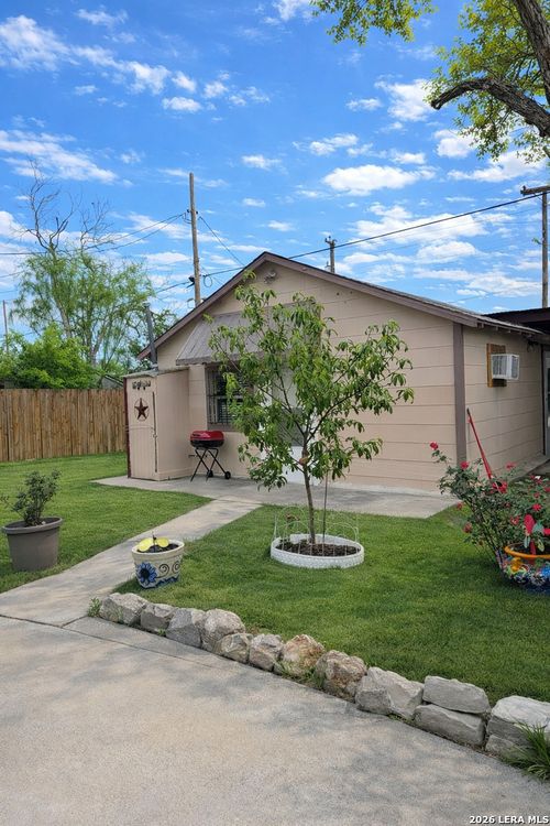 810 Haggin St, San Antonio, TX, 78210-5312 | Card Image