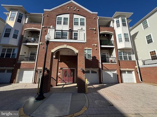 unit-405-9202 Charleston Dr, Manassas, VA, 20110-2833 | Card Image