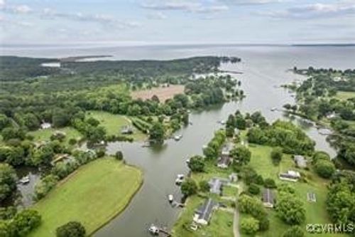 54-0-1-0-21-E Bluff Point Rd, Kilmarnock, VA, 22482 | Card Image