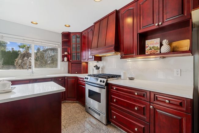 9152 Klenner Dr, House other with 5 bedrooms, 5 bathrooms and 6 parking in Burnaby BC | Image 6
