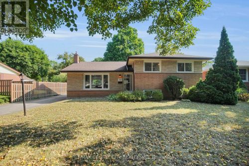 700 Glengyle Cres, London, ON, N5X1X7 | Card Image