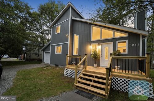 1225 Country Place Dr, Coolbaugh Township, PA, 18466-7958 | Card Image