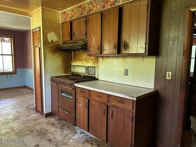 425 Barbour St, House other with 2 bedrooms, 1 bathrooms and 4 parking in North Adams MA | Image 16
