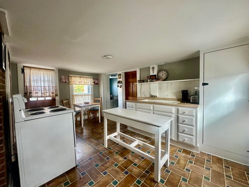 77 Henniker St, Hillsborough, NH, 03244-5525 | Card Image