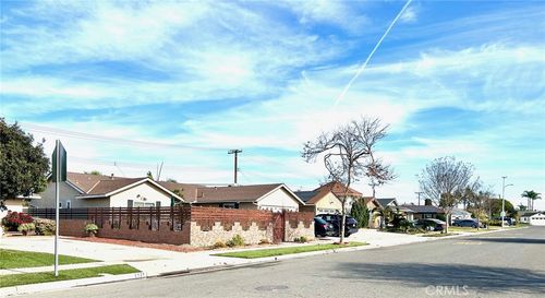 6131 Glenwood Dr, Huntington Beach, CA, 92647 | Card Image