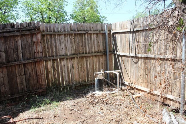 1281 W Eden St, House other with 3 bedrooms, 1 bathrooms and null parking in Munday TX | Image 34