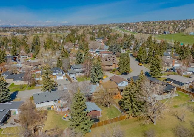 203 Dalhurst Way Nw, Home with 4 bedrooms, 1 bathrooms and 5 parking in Calgary AB | Image 39