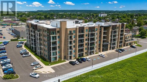 136-5055 Greenlane Road, Lincoln (Lincoln Lake), ON, L3J2J3 | Card Image
