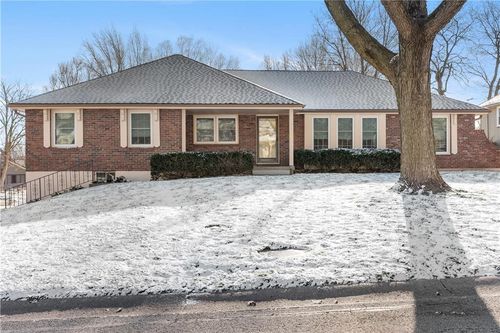 1300 Nw 5th Street Ter, Blue Springs, MO, 64014-2210 | Card Image