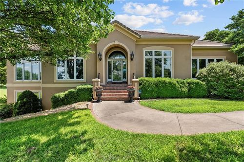 13801 S Pebblebrook Ln, Greenwood, MO, 64034-8216 | Card Image