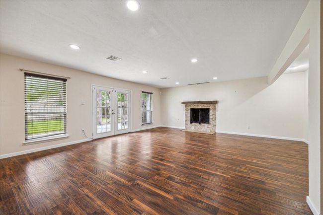 Family Room with view to back | Image 10