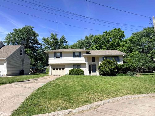 1006 Sunny Ln, Fairfield, IA, 52556-4042 | Card Image