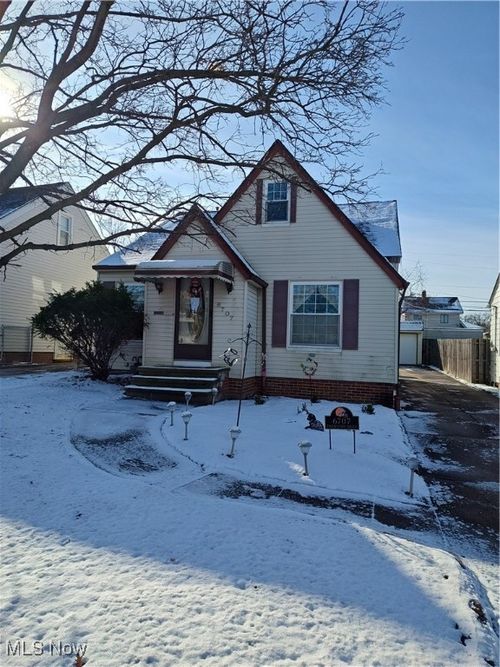 6707 Thornton Dr, Parma, OH, 44129-4140 | Card Image