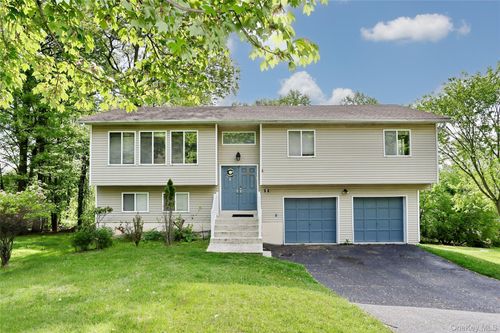 4 Schettig Ct, Spring Valley, NY, 10977-2233 | Card Image
