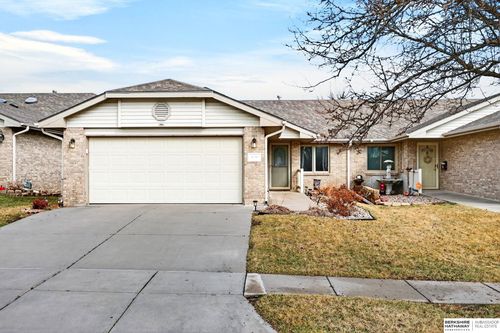 8420 Peregrine Ct, Lincoln, NE, 68505-7822 | Card Image
