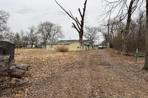 8 Reasoner Ln, Flemington, NJ, 08822-1565 | Card Image