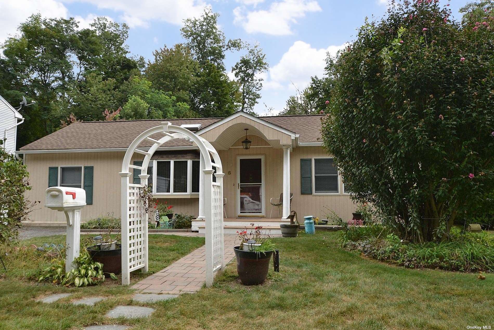 Shorehaven Blvd, Ronkonkoma, NY 11779