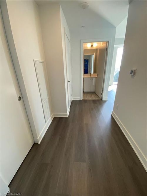 2412-25 Wellington St S, Kitchener, ON, N2G0G5 | Card Image