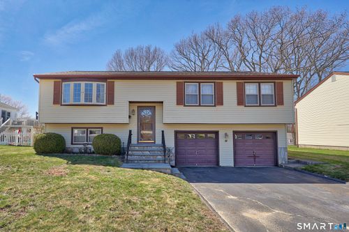 11 Woodmere Rd, Waterbury, CT, 06705-2532 | Card Image