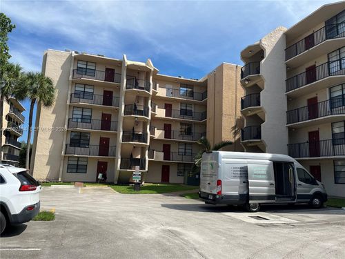401-3500 Blue Lake Dr, Pompano Beach, FL, 33064-2026 | Card Image