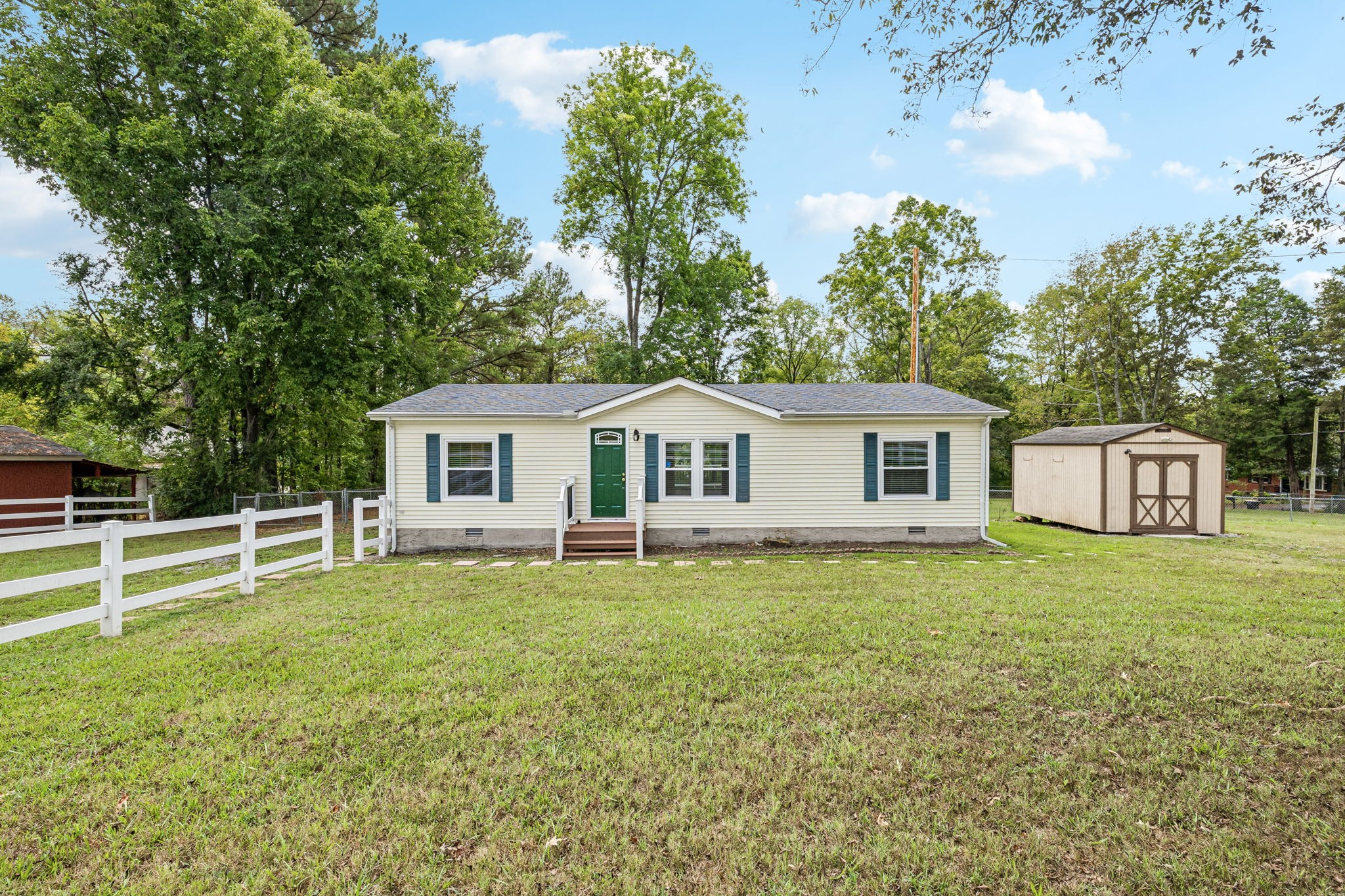 Elm St, Ashland City, TN 37015
