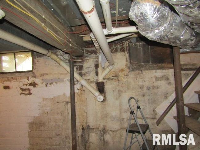 602 4 Th St, House other with 6 bedrooms, 2 bathrooms and null parking in Rosiclare IL | Image 36