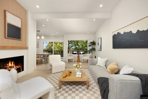 45 Oaktree Ln, Rolling Hills Estates, CA, 90274-3420 | Card Image