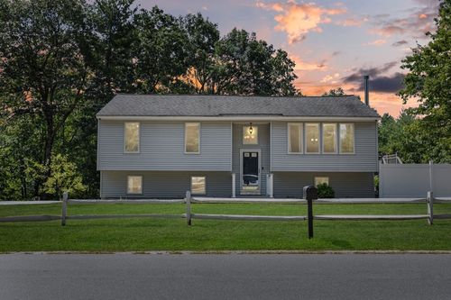 4 Cross Rd, Brookline, NH, 03033-2520 | Card Image