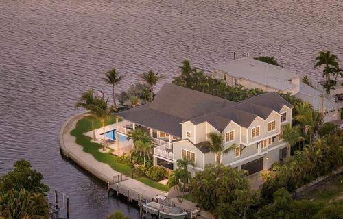 526 56th St, HOLMES BEACH, FL, 34217-1528 | Card Image