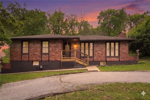 2905 Linden Dr, Kansas City, KS, 66106-4455 | Card Image