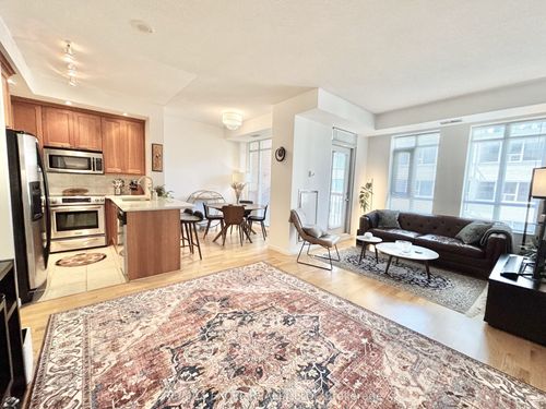 426-900 Mount Pleasant Rd, Toronto, ON, M4P3J9 | Card Image