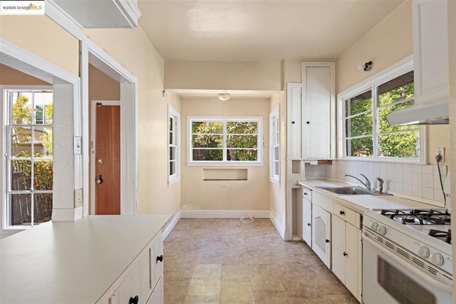 2441 Carleton St, House other with 3 bedrooms, 1 bathrooms and null parking in Berkeley CA | Image 10