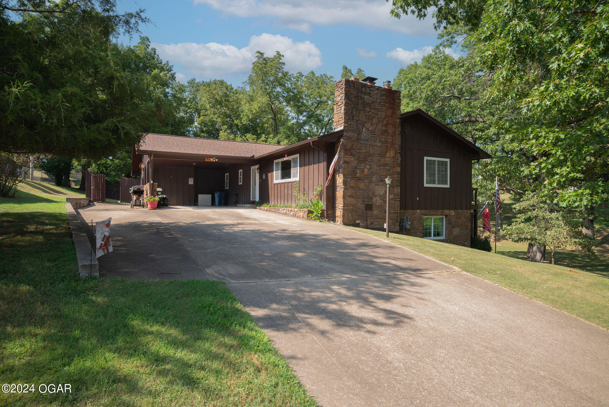 Hawthorne Dr, Neosho, MO 64850